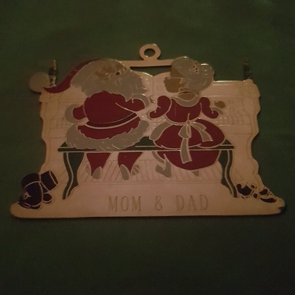 Santa Claus and Mrs. Claus "Mom & Dad" Metal Ornament - Picture 5 of 8
